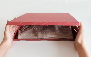 A person shipping a ABC Box Cedar Leaf 9.8" x 13.3" - Extra Large from impack.co in a SlimBox.